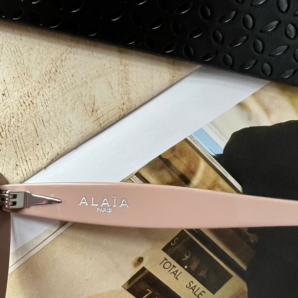 Alaïa women’s square beige sunglasses - Picture 7 of 8